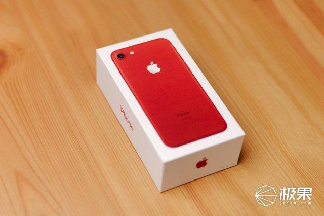 红色的苹果手机苹果红色手机背面字母-第1张图片-平心在线